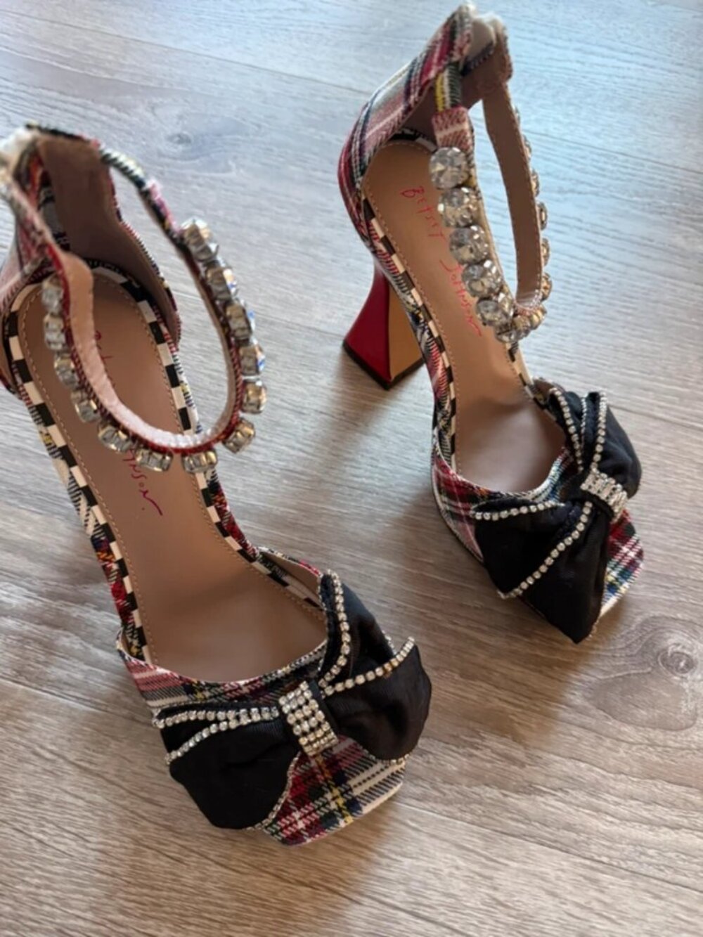 New Betsy Johnson size 7